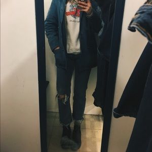 Raw edge Levi’s ripped knee straight leg jeans